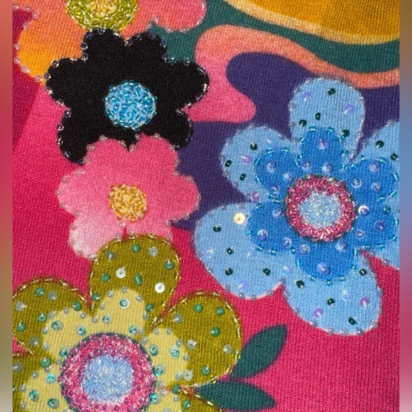 Women’s Michelle Nicole top thick cotton and beautiful beaded flowers size Small - Picture 8 of 9